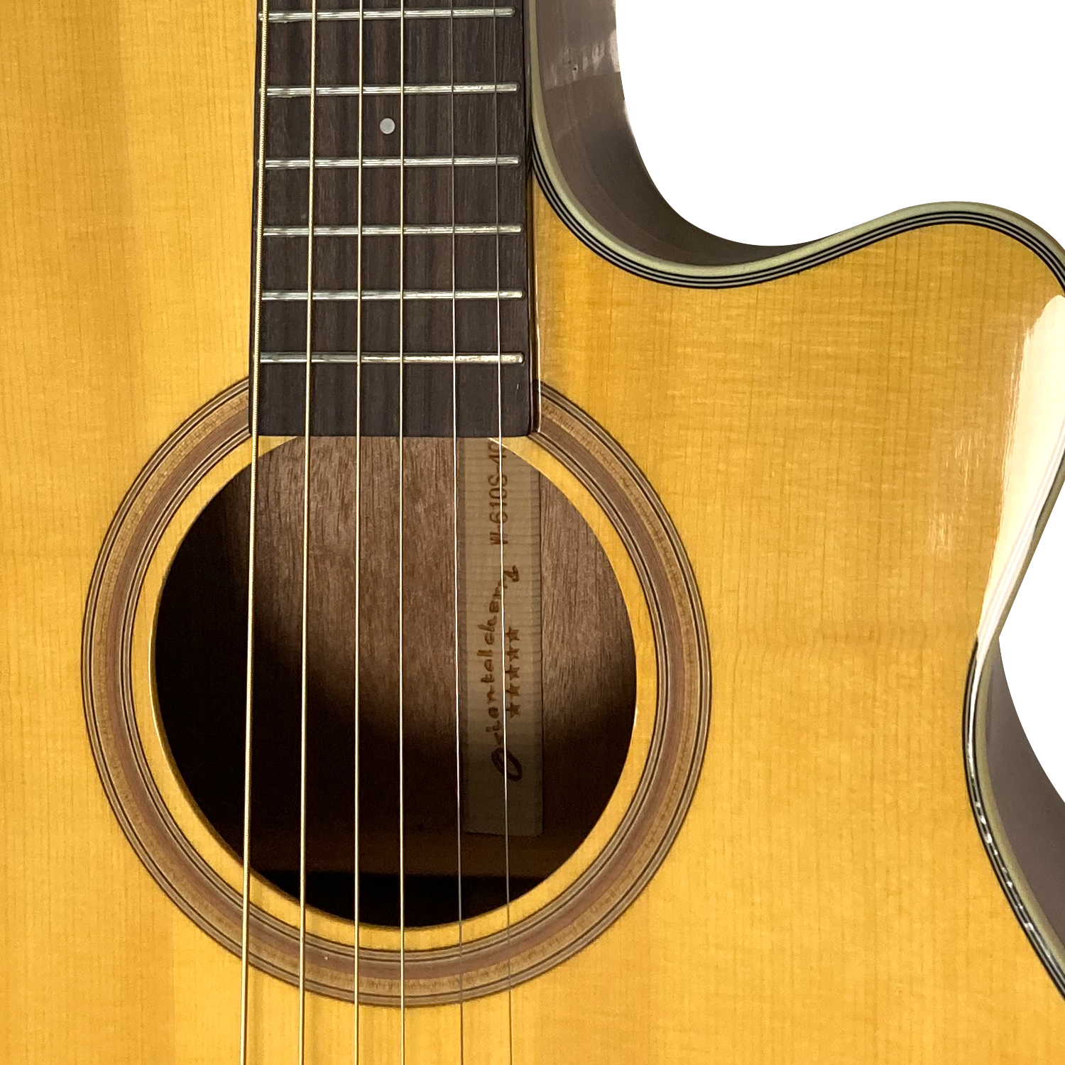 גיטרה אקוסטית מוגברת חומה