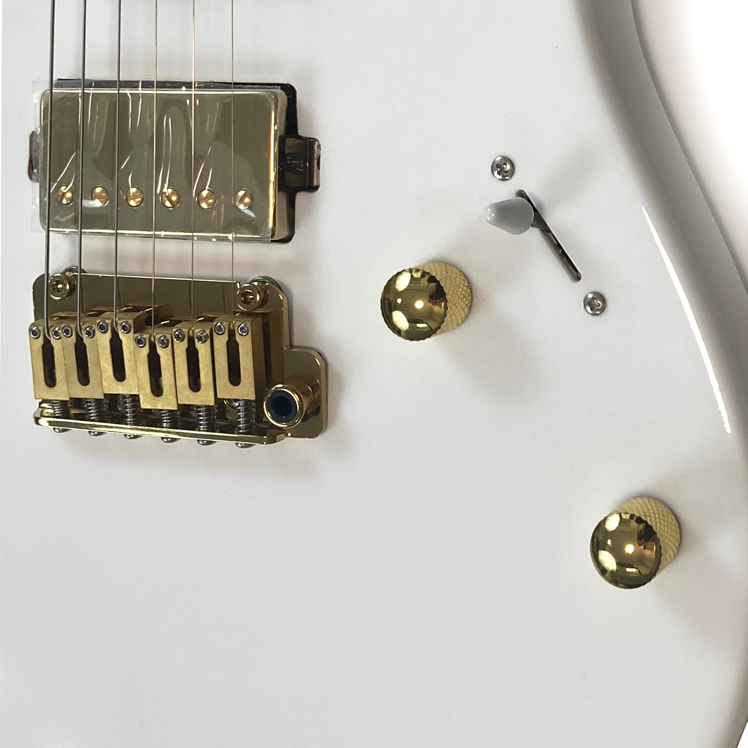 גיטרה חשמלית לבנה זולה למתחילים