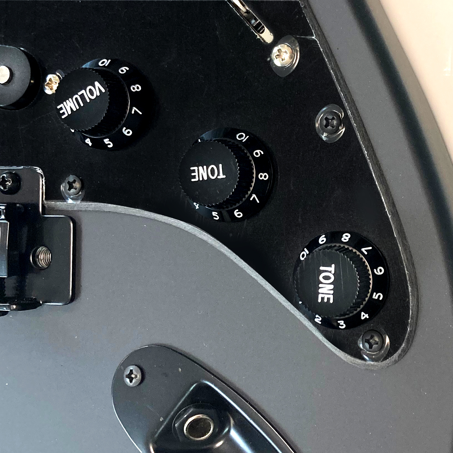 גיטרה חשמלית שחורה זולה