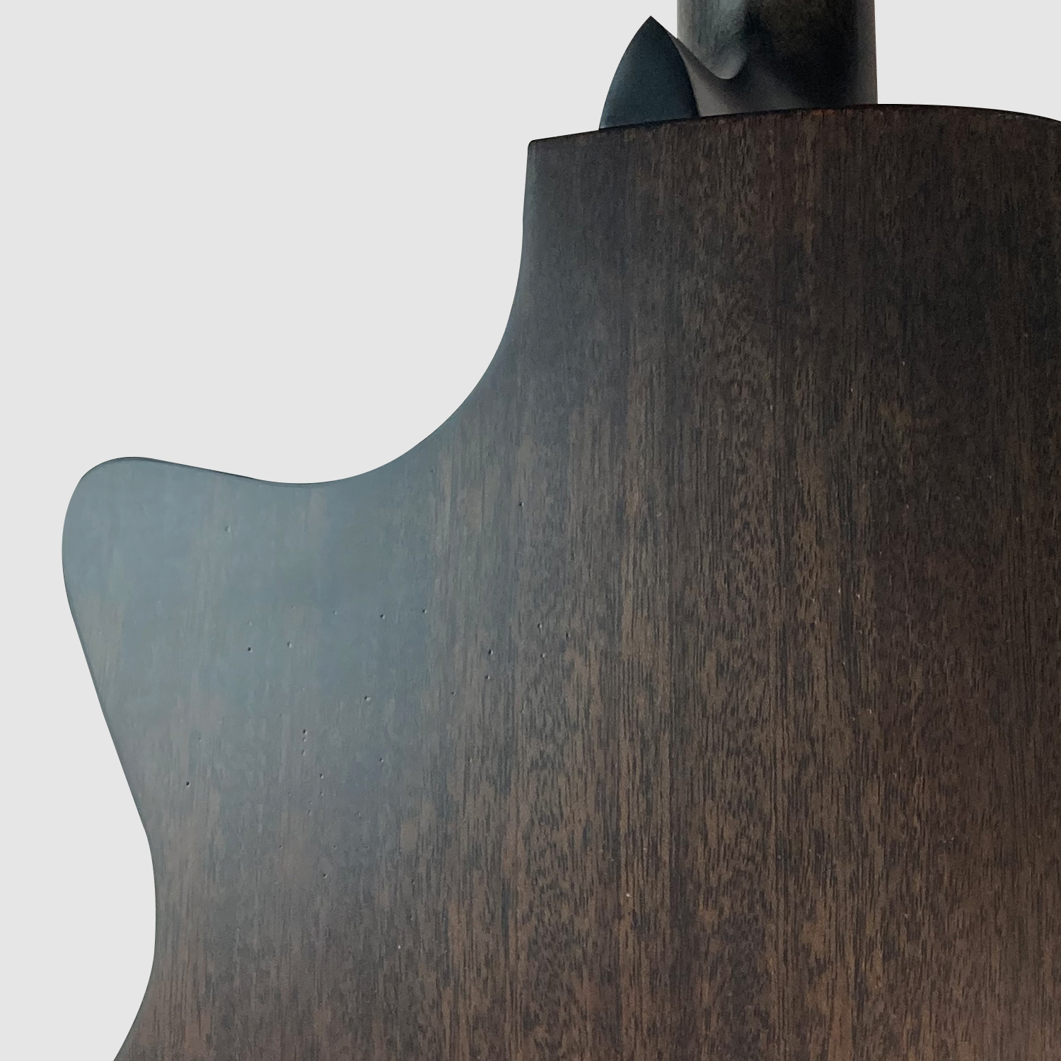 גיטרה אקוסטית מוגברת שחורה למתחילים