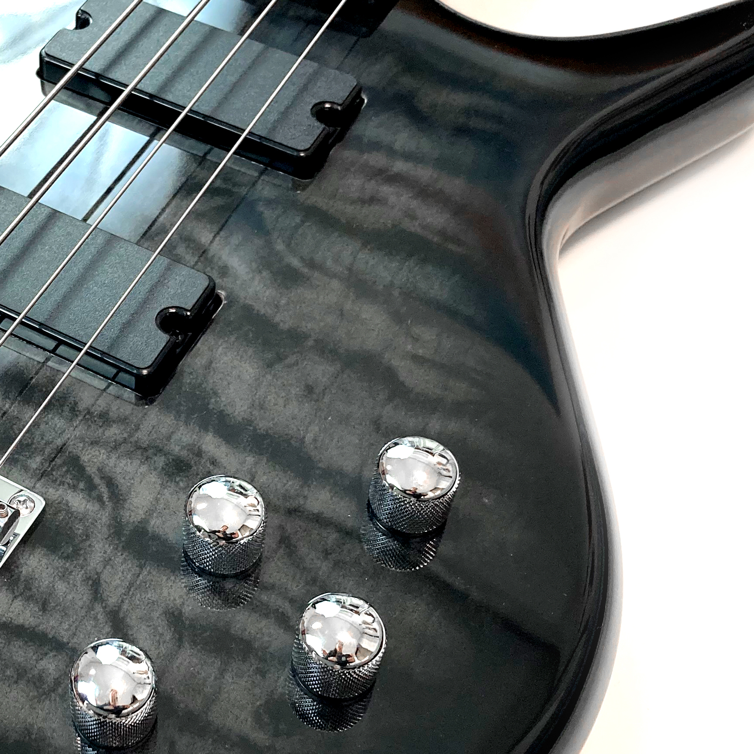 גיטרה שחורה בס למתחילים